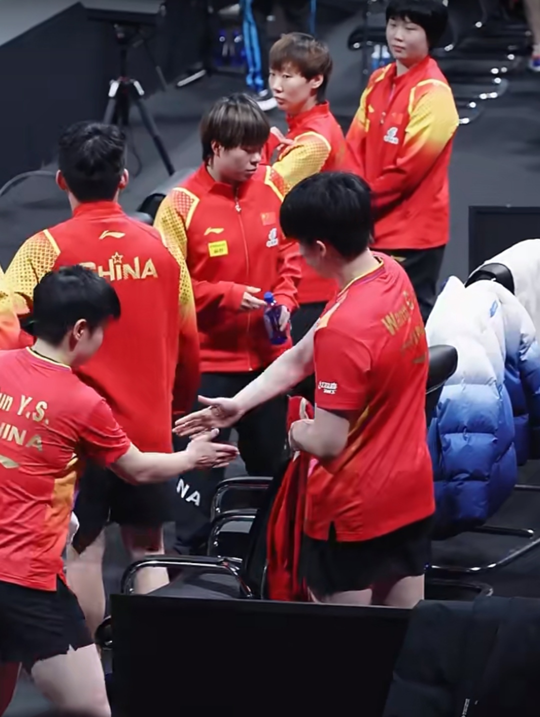 队员的配合让球队在重要比赛中获胜(配合在比赛中的作用)