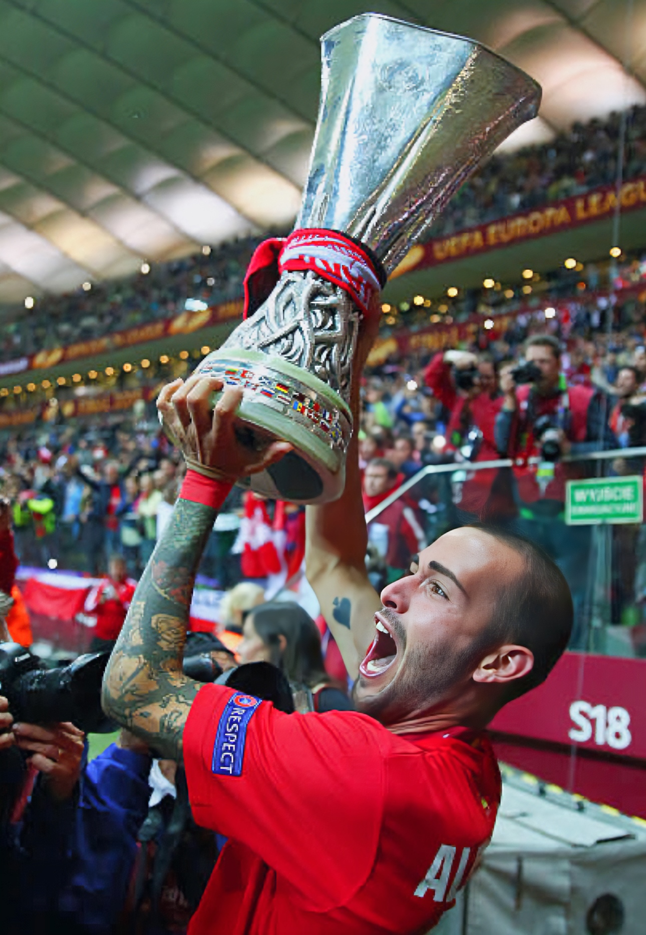 比利亚雷亚尔重振雄风，联赛连胜(足球联赛连胜纪录)