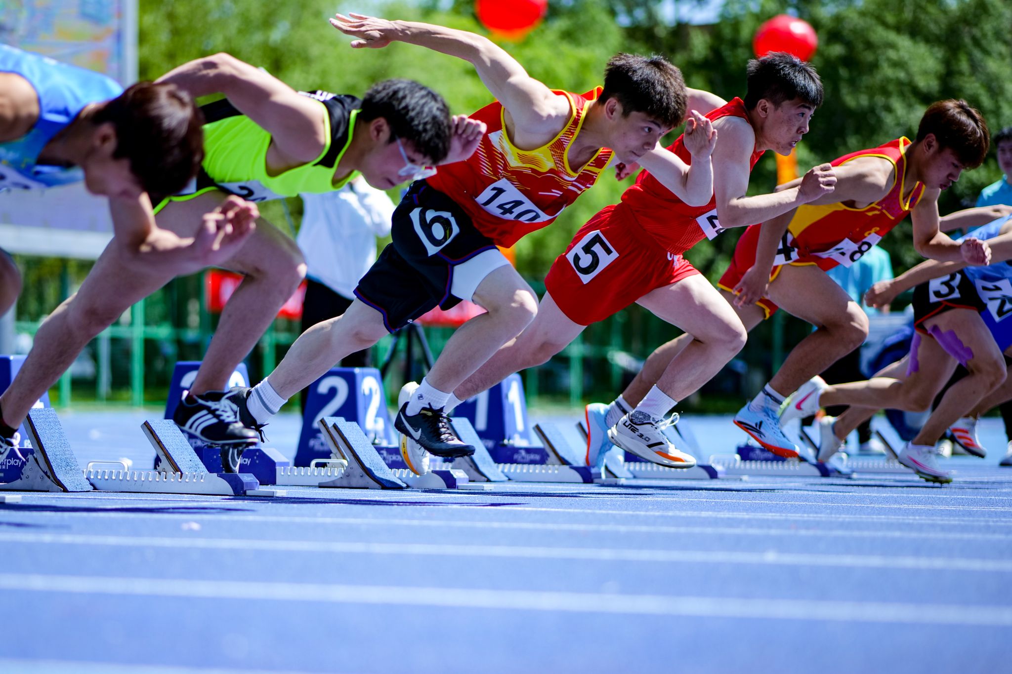 比赛精彩纷呈的近义词