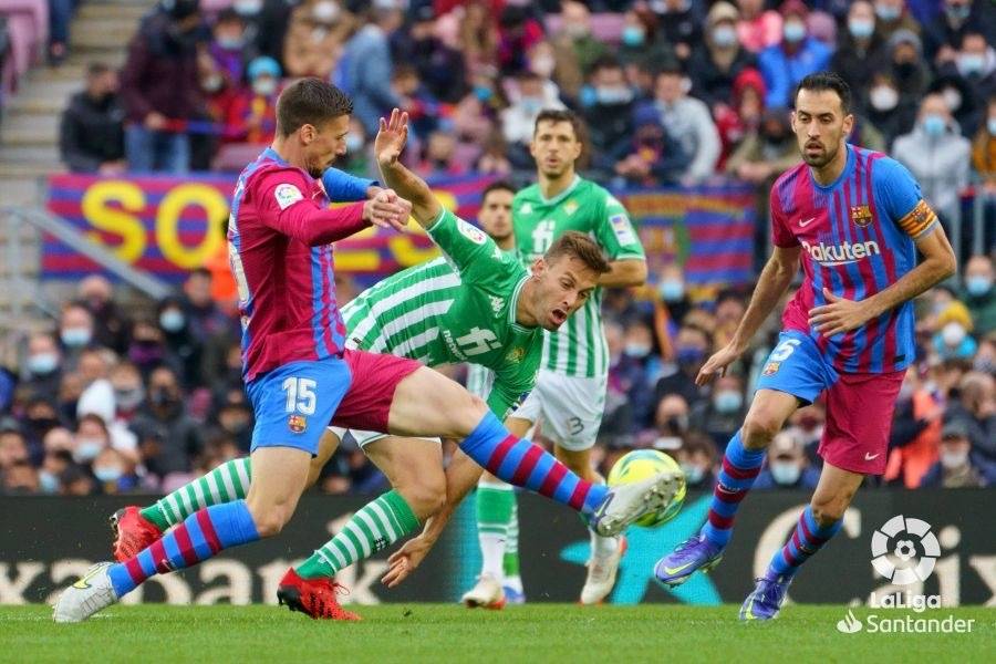 标王弗朗西斯科再破纪录，皇马领跑积分榜