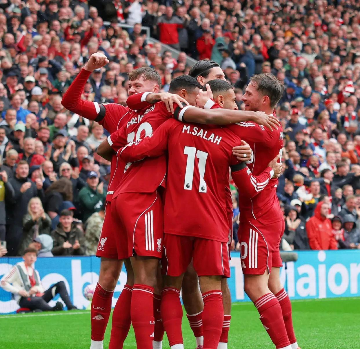 开云-利物浦主场逆转亨克，提前锁定小组头名(利物浦never walk alone)