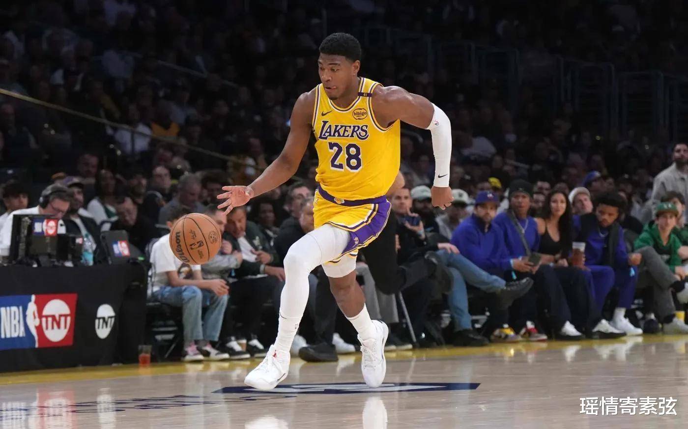 湖人队获得展望报告考虑球员交易的简单介绍