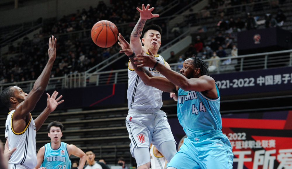 鹈鹕内外线协调发挥，奏效获得胜利的简单介绍